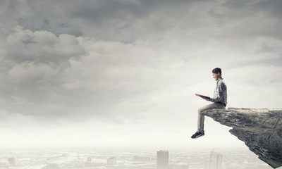 绿毛虫：幼年裂空